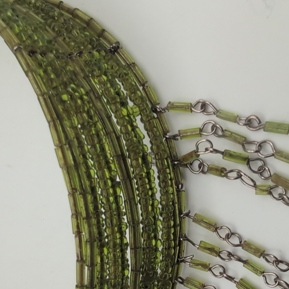 Elegant Green Beaded Choker Necklace - Picture 7 of 9